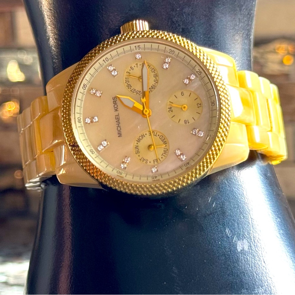 Micheal Kors Ladies Watch - Picture 2 of 4